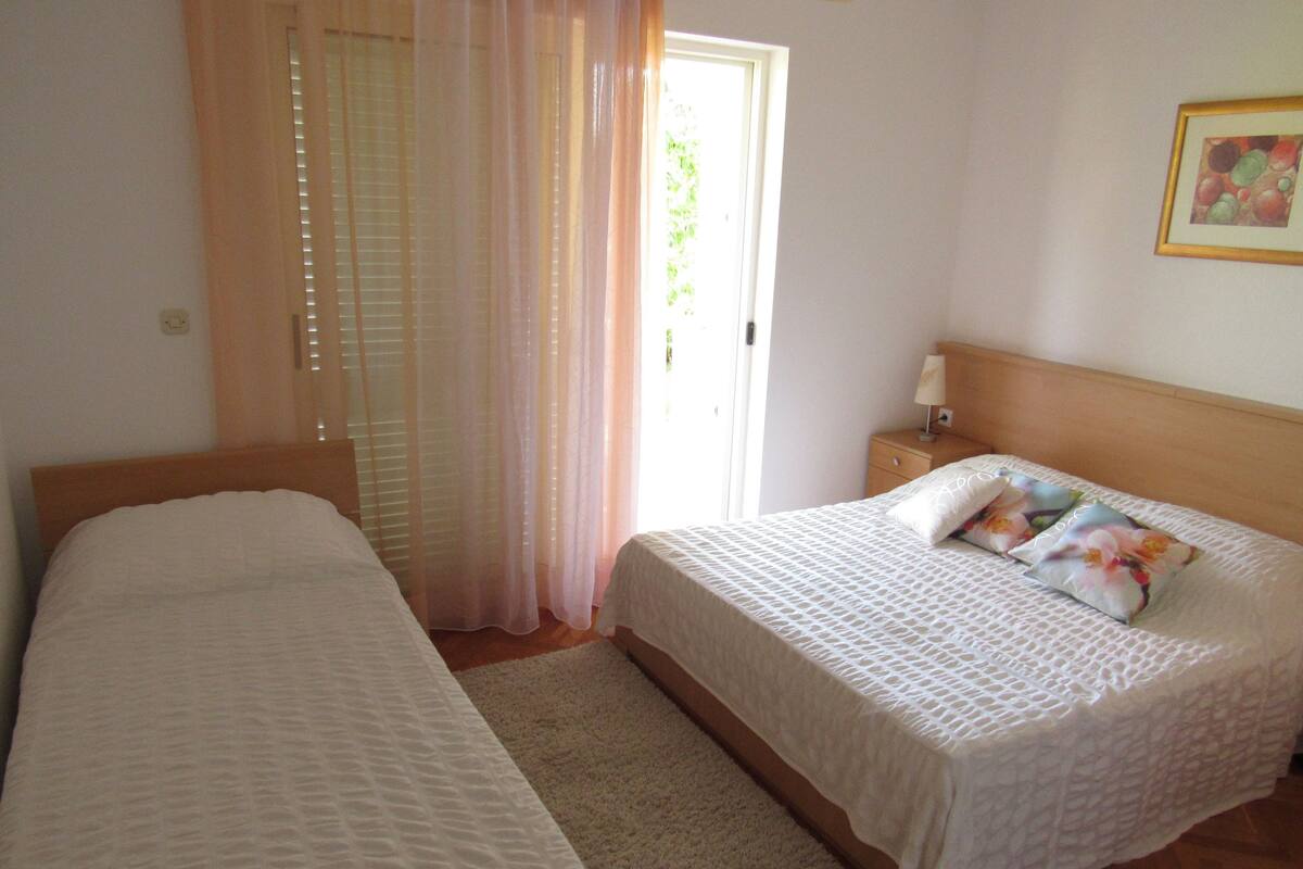 1 bedroom, iron/ironing board, free cots/infant beds, free rollaway beds