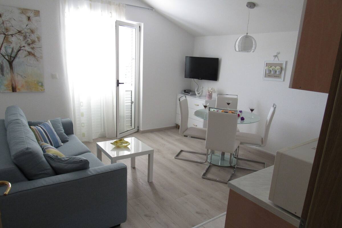 Appartement, 1 chambre (3) | Salle de séjour | Téléviseur à écran plat
