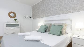 2 slaapkamers, een strijkplank/strijkijzer, internet, beddengoed