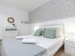 2 bedrooms, iron/ironing board, internet, bed sheets