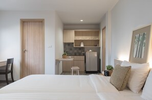Standard Double Room | Desk, laptop workspace, blackout drapes, iron/ironing board