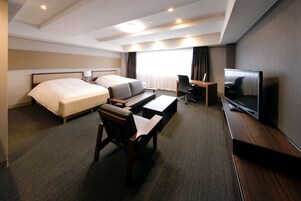 Caja de seguridad en la habitación y escritorio 