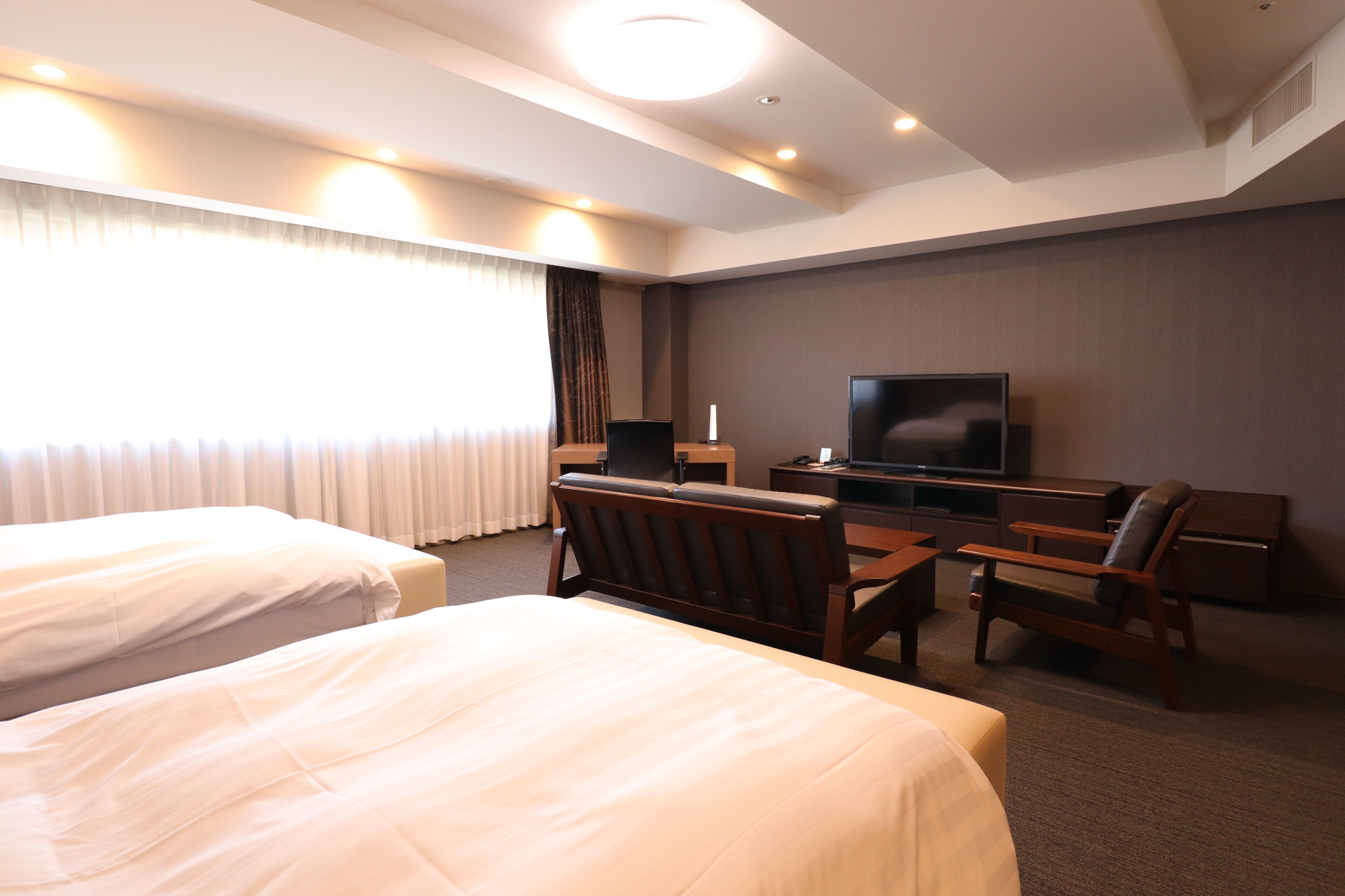 Japanese Western Style Room | In-room safe, desk, iron/ironing board (on request), WiFi (free)