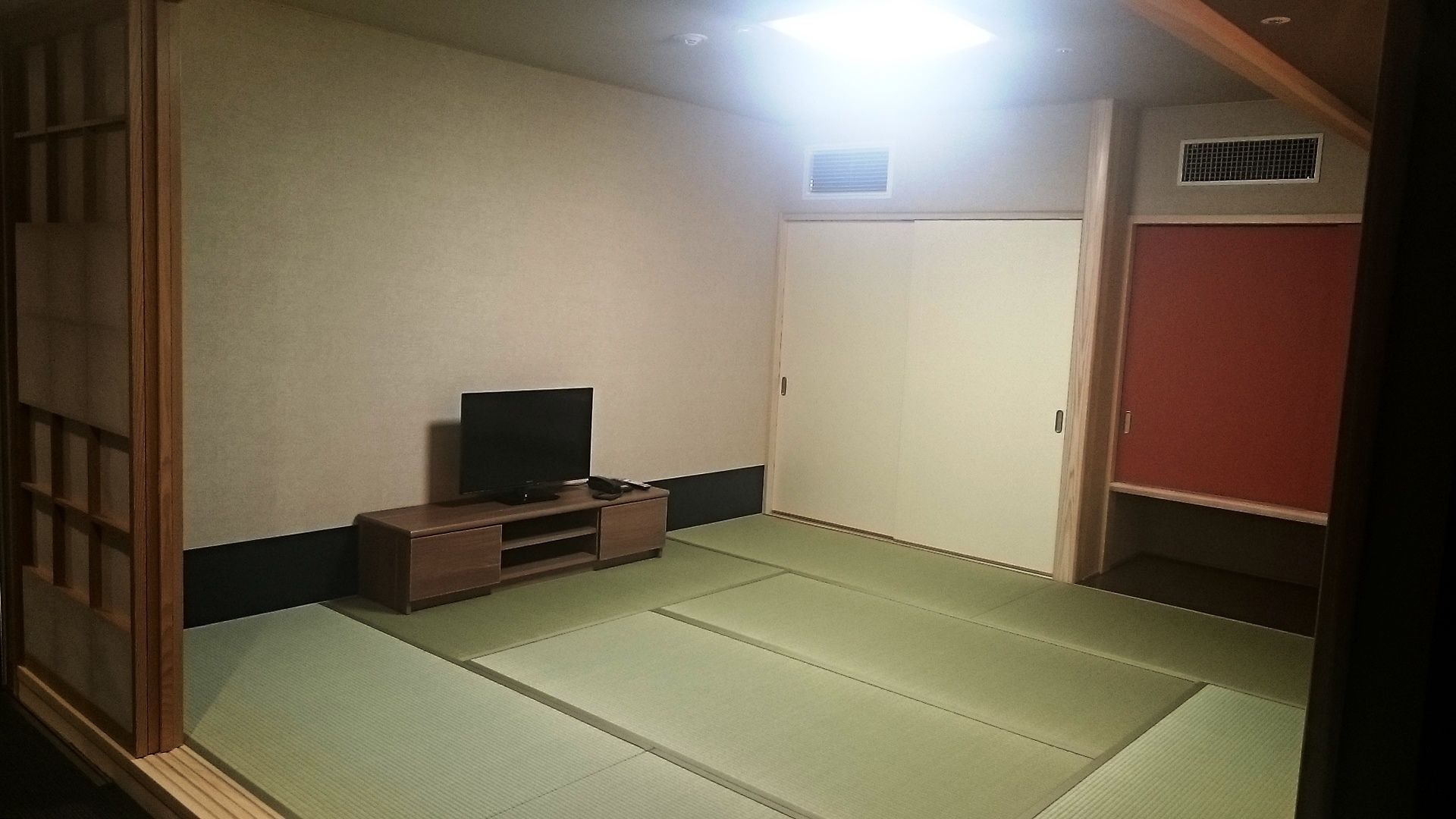 japanese western style room | in-room safe, desk, iron/ironing board, free wifi