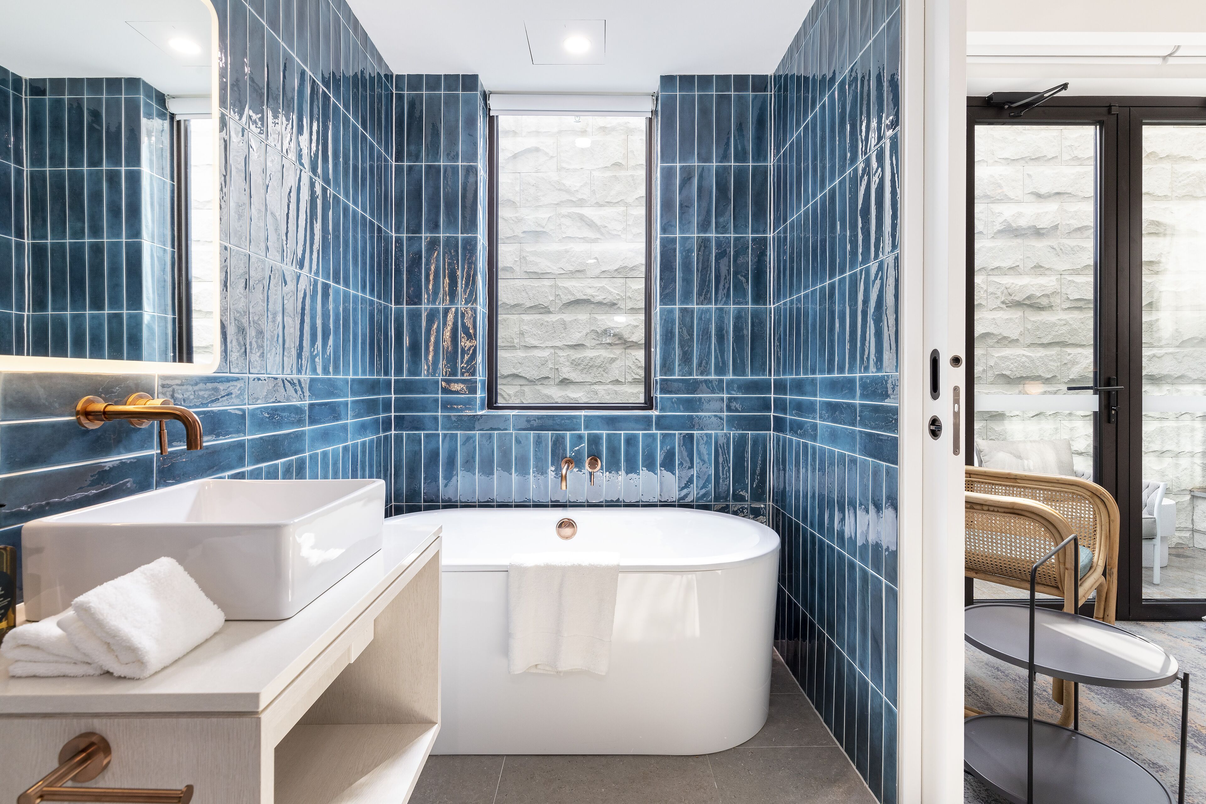 king studio | bathroom | shower, free toiletries, hair dryer, towels