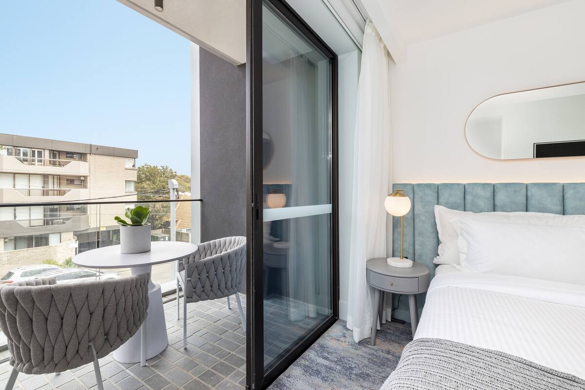 king with balcony | balcony