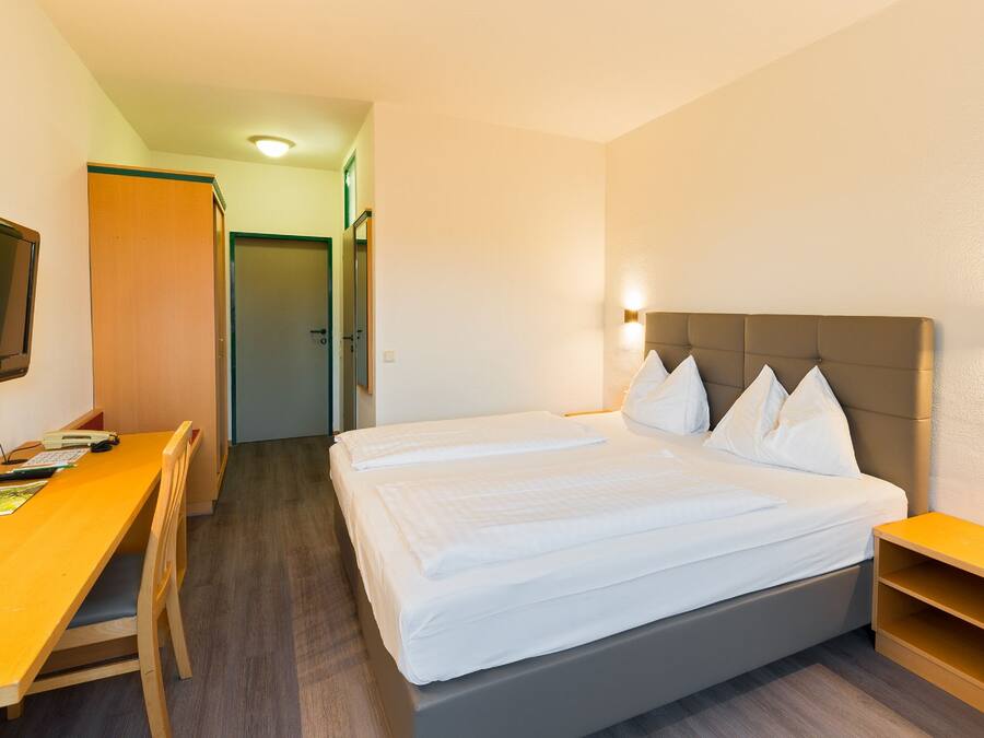 Hypo-allergenic bedding available, in-room safe, desk, laptop workspace