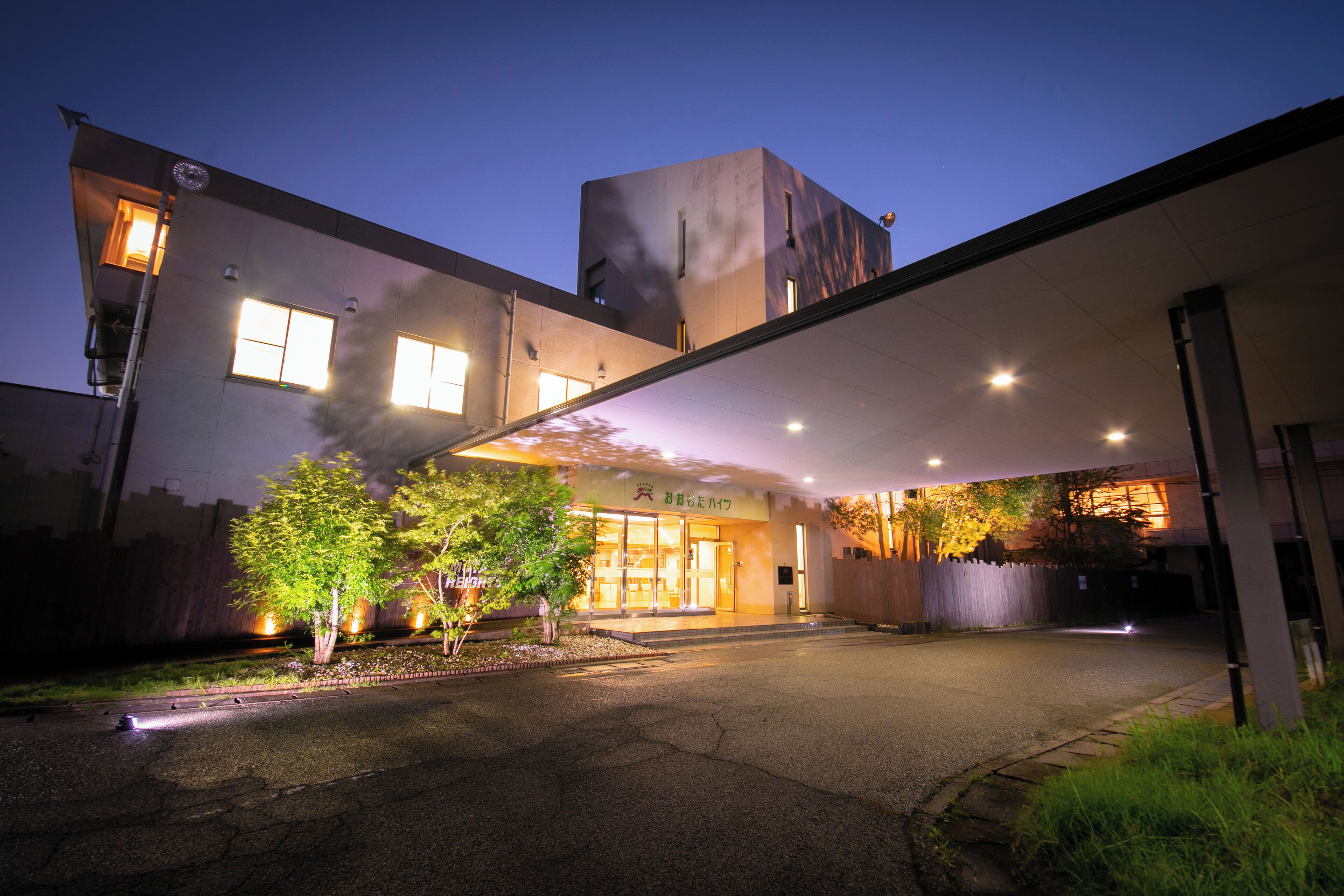 バスアメニティ (無料)、ヘアドライヤー、スリッパ、ビデ