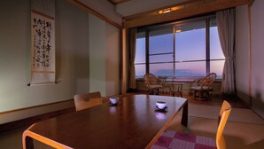 A traditional Japanese room with tatami mats, a wooden table, and chairs. - Omuta Heights (Omuta)