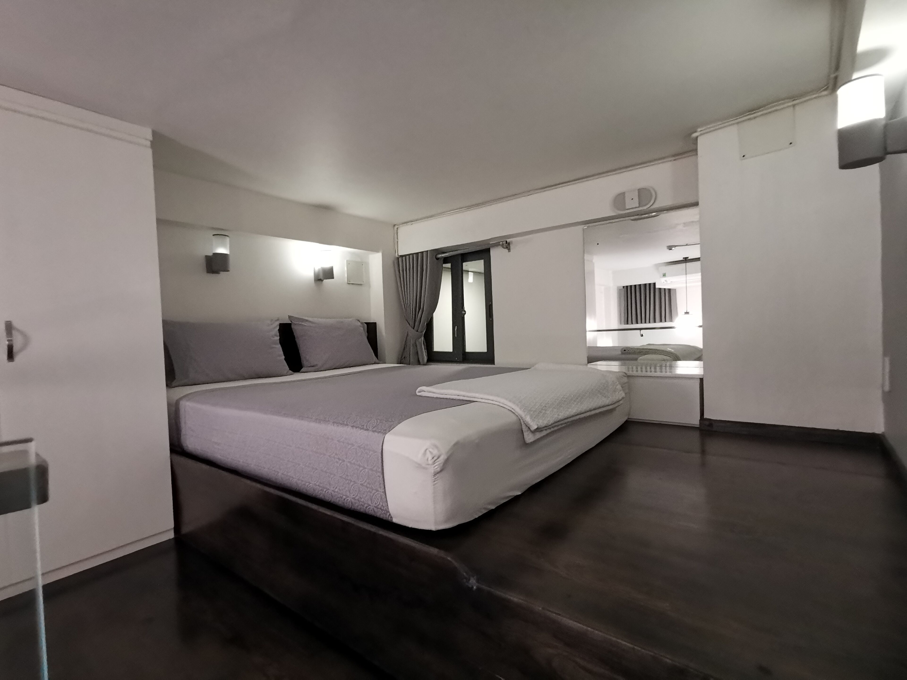 1 bedroom, minibar, individually decorated, individually furnished