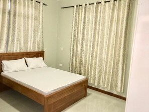 Apartment, Balcony (1 Double and 2 Twin Beds) | Iron/ironing board, bed sheets - Cool Coco (Zanzibar Town)