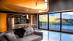 Private kitchen - Award Winning Architecturally Designed Pad (Queenstown)