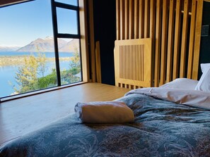 Design House, 2 Bedrooms | Extra beds - Award Winning Architecturally Designed Pad (Queenstown)
