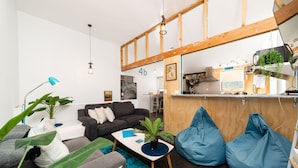 Unclassified image, 3 of 16, button - Central, modern city loft style home - CBD (Queenstown)