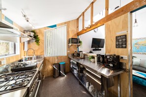 House, 3 Bedrooms | Private kitchen