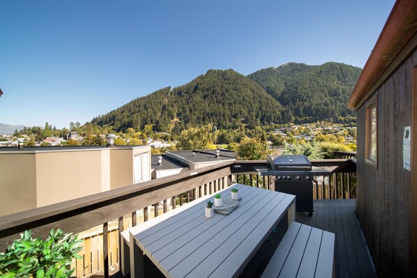 Maison, 3 chambres | Balcon