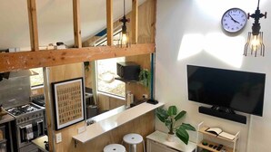 Lounge - 16 guests. Unique, central, mountain & lake views (Queenstown)
