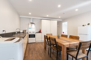 Family Apartment, 3 Bedrooms | Private kitchen | Full-size fridge, oven, stovetop, electric kettle - Downtown Mountain Paradise - So Central (Queenstown)