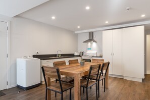 Family Apartment, 3 Bedrooms | Private kitchen | Full-size fridge, oven, stovetop, electric kettle - Downtown Mountain Paradise - So Central (Queenstown)