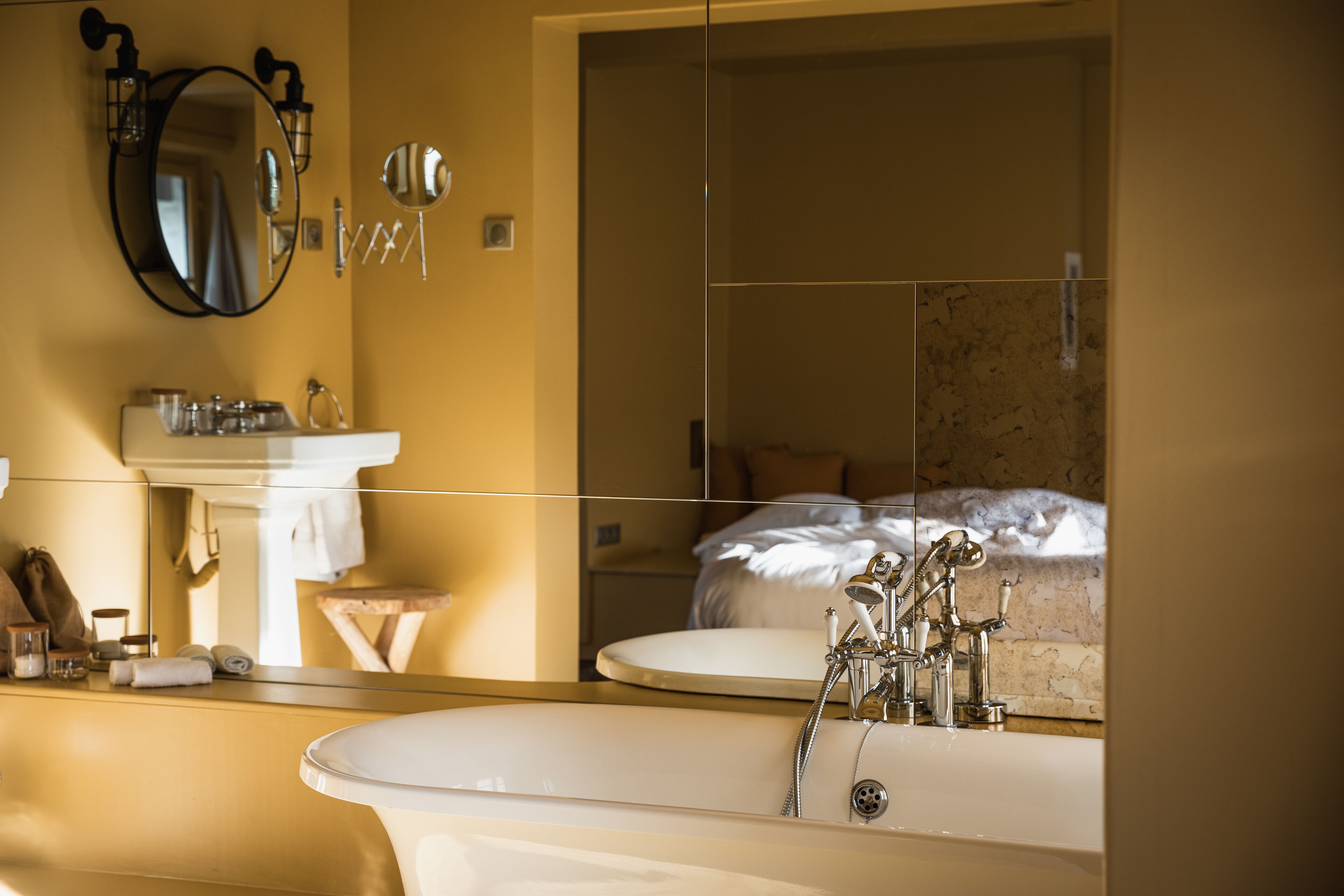 Phòng đôi (Traversin) | Phòng tắm | Máy sấy tóc, khăn tắm, xà phòng, dầu gội 