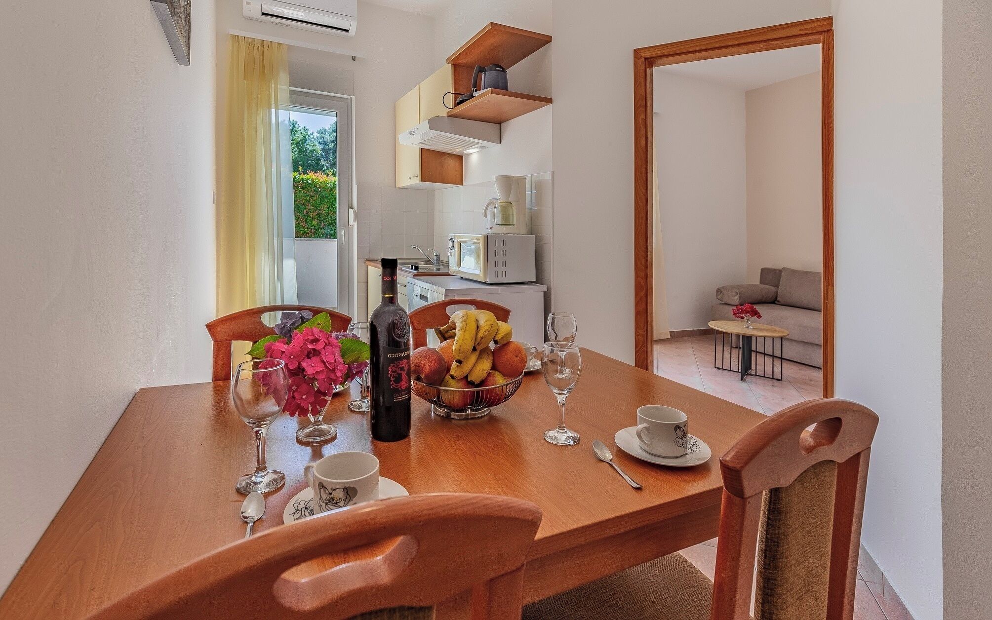 Apartment (A3) | Eigene Küche | Kühlschrank, Herdplatte, Wasserkocher mit Kaffee-/Teezubehör