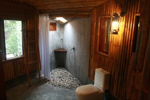 Shower, free toiletries, hair dryer, towels - Kirati Beach Resort (Koh Samui)