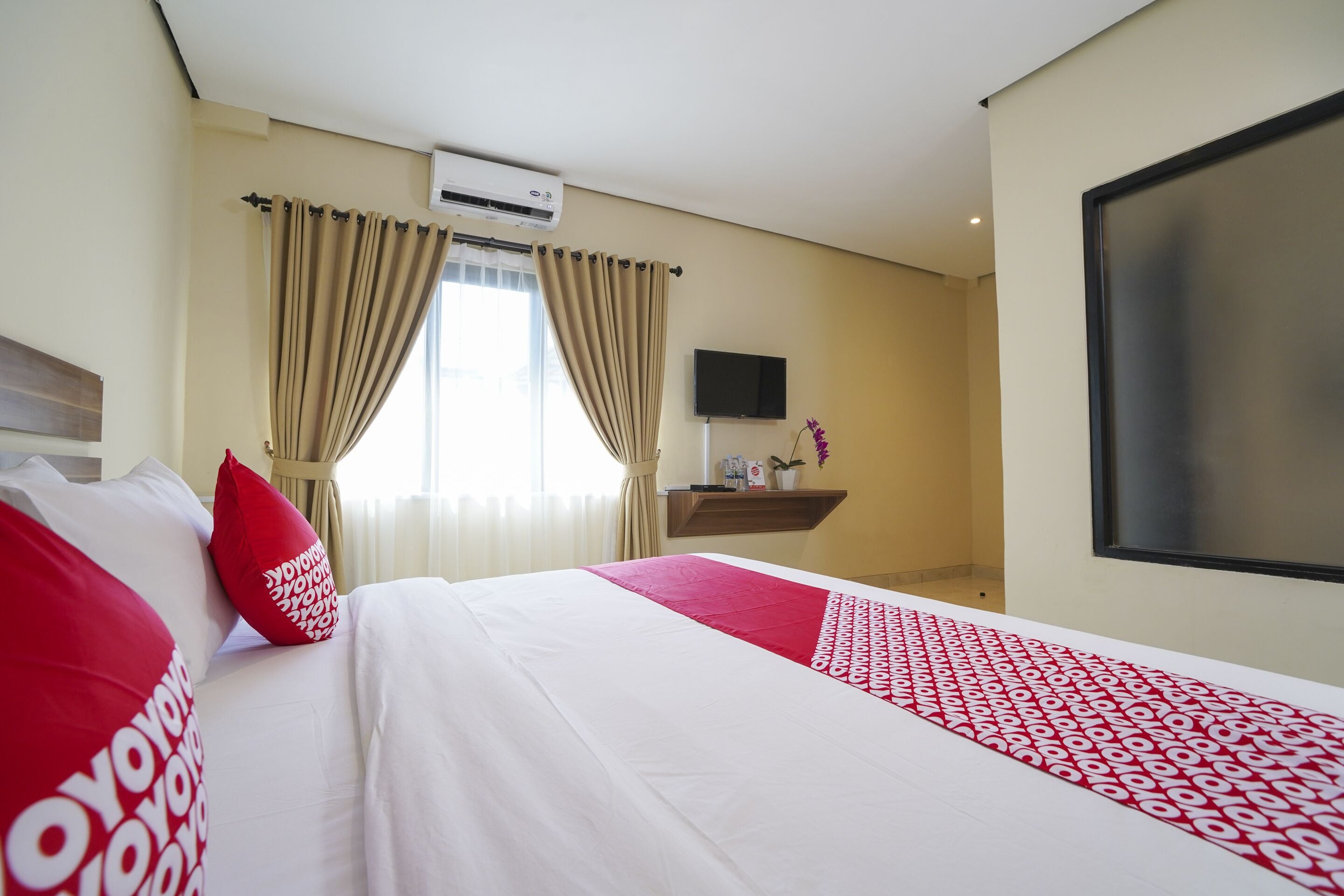 deluxe double room | free wifi, bed sheets