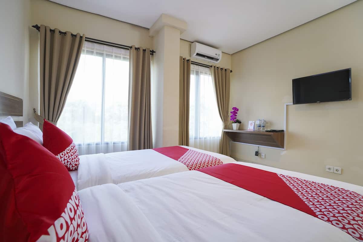 deluxe twin room | free wifi, bed sheets