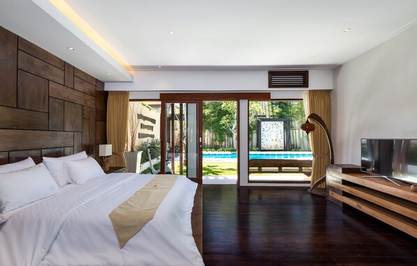3 bedrooms, in-room safe, iron/ironing board, internet - Strategic and Classic 3BR Family Villa at Seminyak (Seminyak)