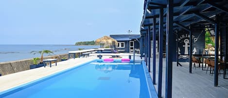 Piscine extérieure (ouverte en saison)