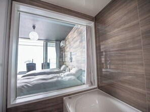1 bedroom, down duvets, laptop workspace, blackout curtains