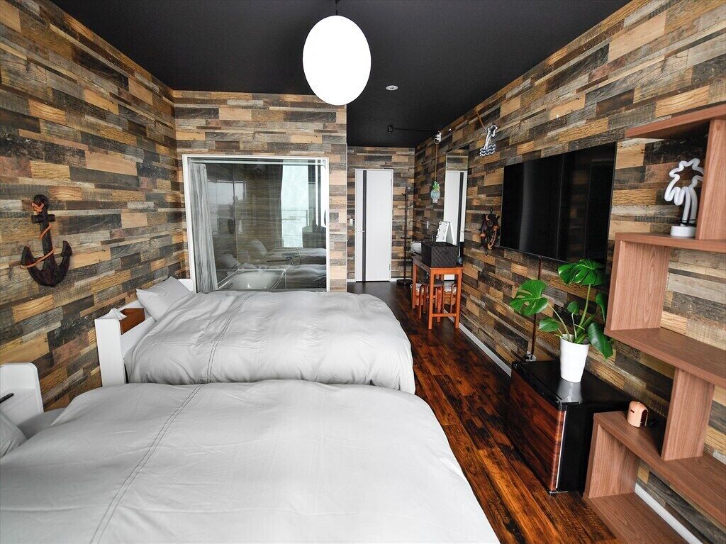 羽绒被、笔记本电脑工作区、遮光窗帘、免费 WiFi