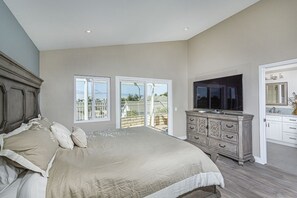 3 bedrooms, desk, iron/ironing board, travel crib - ~OPEN 5/31-6/4! Ocean View! Pool & Spa, Pets OK, Gated by Beach!~ (Carlsbad)