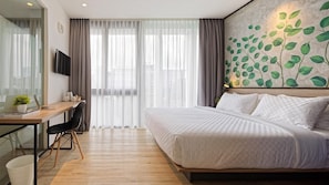 1 bedroom, in-room safe, desk, free WiFi