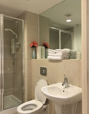 Bathroom - Pulse Apartments (Manchester)