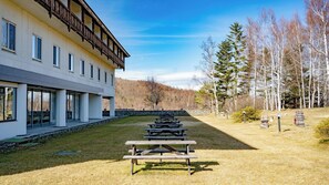 Outdoor dining - Koumi Re Ex Hotel (Koumi)