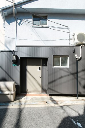 Front of property - D House Teradacho (Osaka)