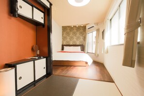 D House | 1 bedroom, desk, iron/ironing board, free WiFi - D House Teradacho (Osaka)