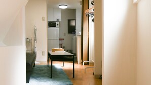 Interior entrance - D House Teradacho (Osaka)