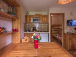 Fridge, oven - Cozy studio in Chamonix - Pets allowed, private parking (Chamonix-Mont-Blanc)