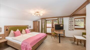 Apartment, 2 Schlafzimmer | 1 Schlafzimmer, Zimmersafe, individuell dekoriert