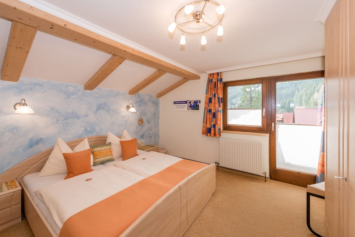 Deluxe Condo | 1 bedroom, in-room safe, individually decorated, individually furnished