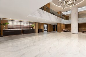 Cocktail bar, pool views, open daily