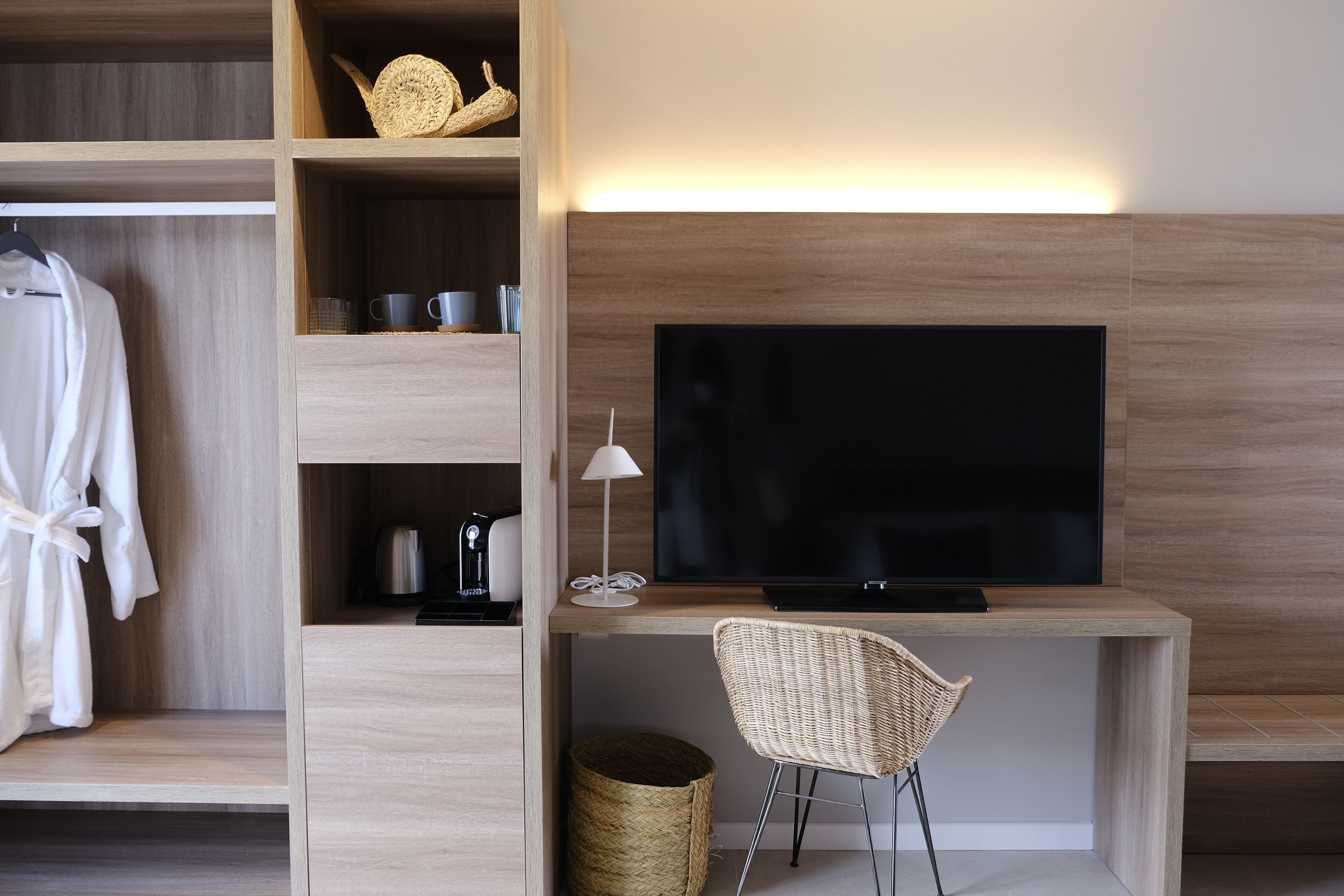 standard double room, terrace (hípico) | television