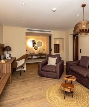 Suite, teras | Minibar, brankas, meja kerja, dan ruang kerja ramah laptop