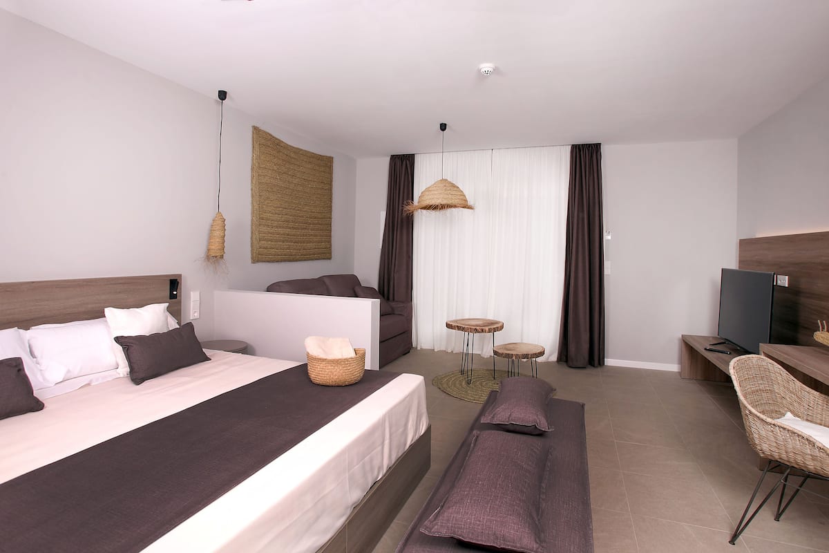 junior suite, terrace (eques premium) | 1 bedroom, minibar, in-room safe, desk