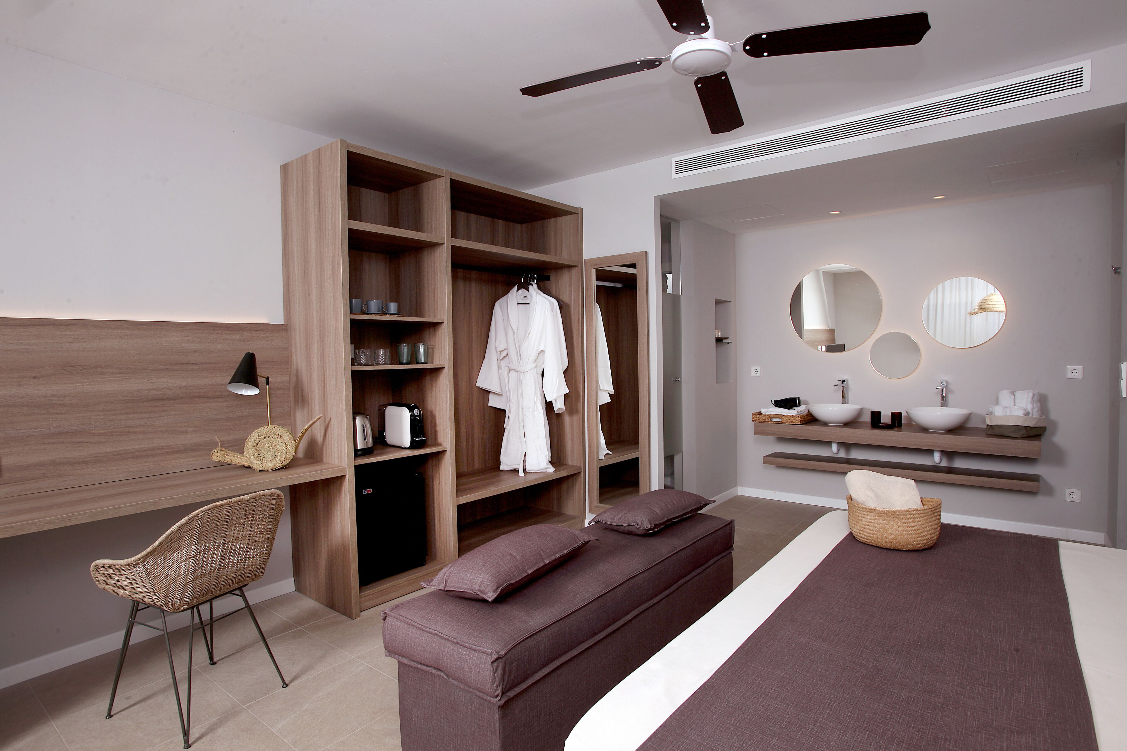 1 bedroom, minibar, in-room safe, desk