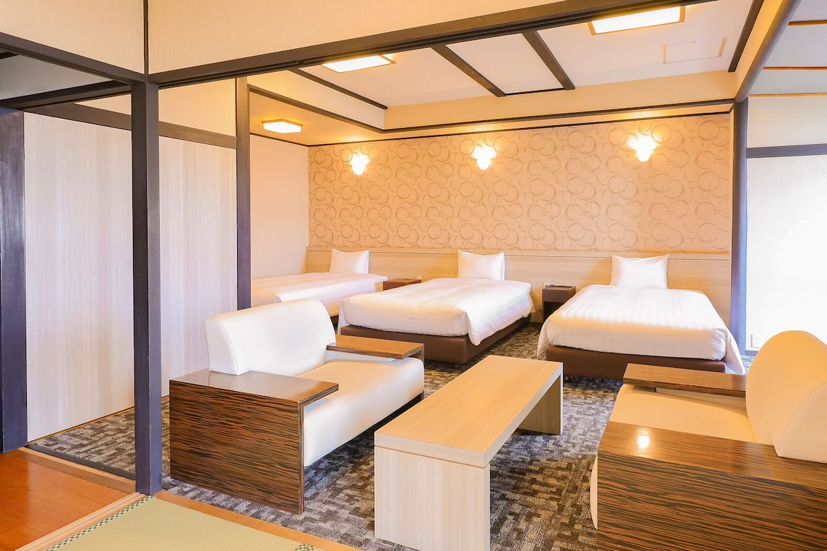 Superior Japanese-Western-Style Triple Room(City Side) - Indoor Bath - Non-Smoking | Free WiFi