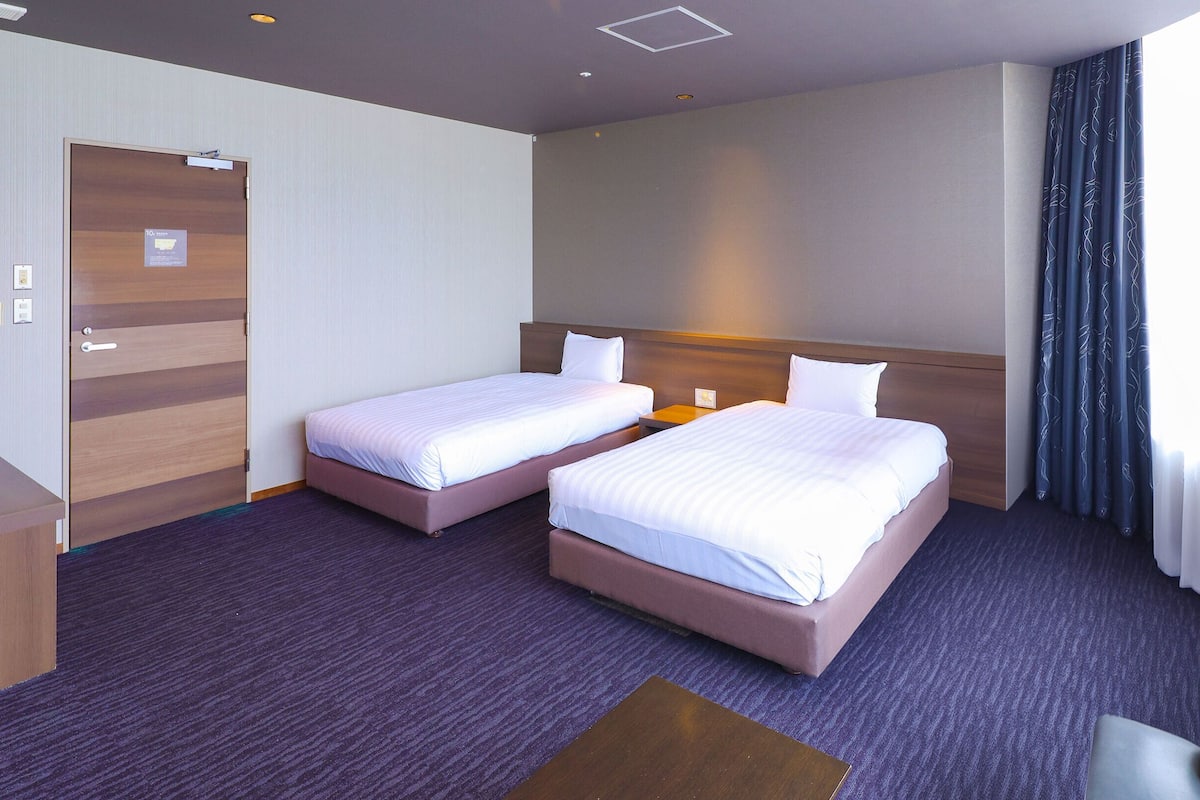 Superior Twin Room(City Side)(Top Floor) - Shared Bathroom - Non-Smoking | Free WiFi
