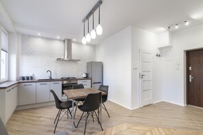 高级公寓 | 私人厨房 | 冰箱、微波炉、烤箱、炉灶